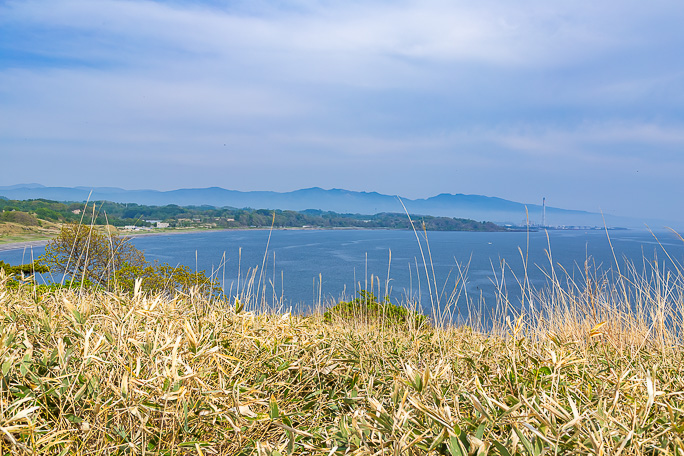 来し方はエントモ岬から長和の北電発電所を遠望
