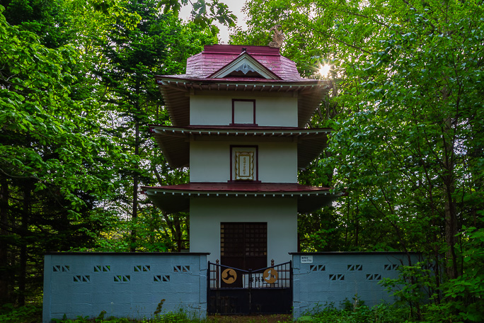 豊浦市街地の東端の山中にある豊浦子安観音