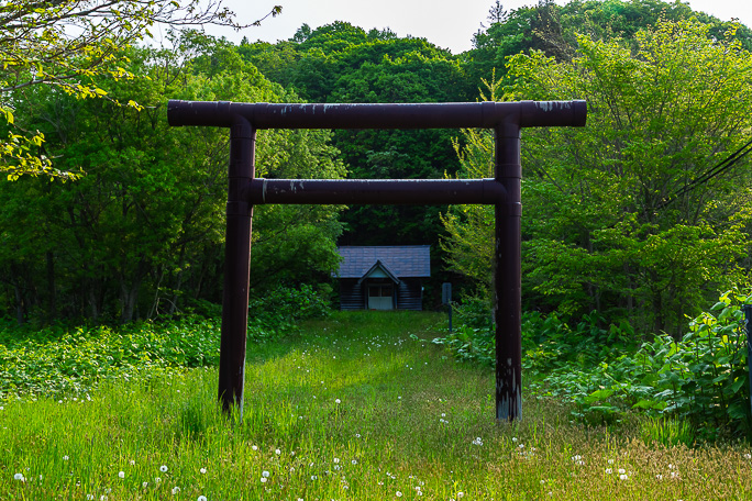 集落に隣接して鎮座する大成神社にも参拝