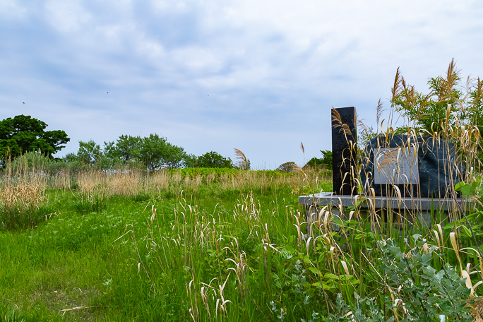 坂道を登った海食台地の上にあった磯谷小学校跡