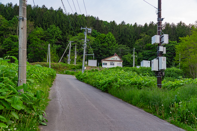 急登を登り切って銀山駅に到着