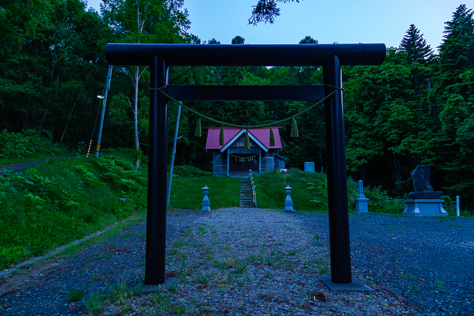 暮れないうちに女代神社に参拝した