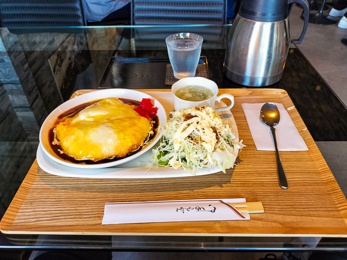 この日のお昼は登別駅前の食事&喫茶 eファミリーで「オムライス」