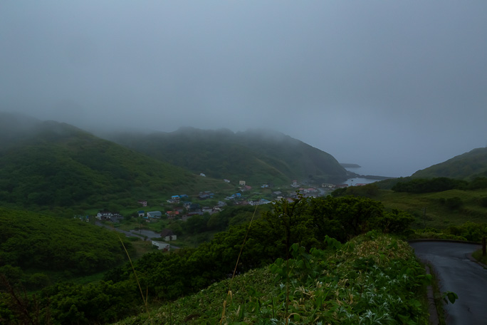 積丹岬キャンプ場跡付近から見下ろす入舸集落