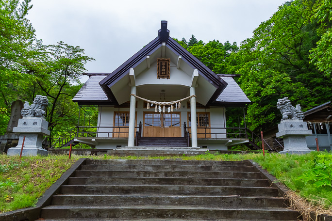 積丹町から古平町に入り、街の北端山腹にある琴平神社に参拝