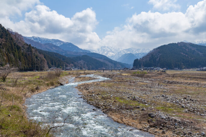 呉東・朝日・新川小川橋から望む飛騨山脈方面（富山県：2026年3月）