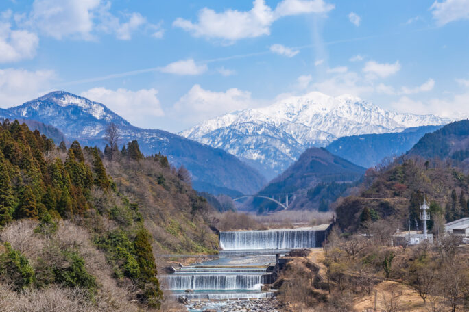 富山地方鉄道立山線・千垣駅・千垣橋梁から望む大日岳（富山県：2026年3月）