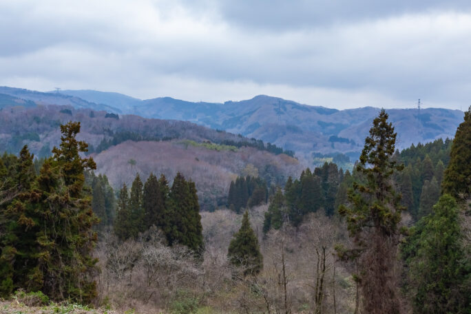 呉西・氷見・熊無集落付近から望む宝達丘陵（富山県：2026年4月）