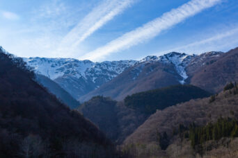 飛騨・白川・野谷橋から望む白山連峰（岐阜県：2026年4月）