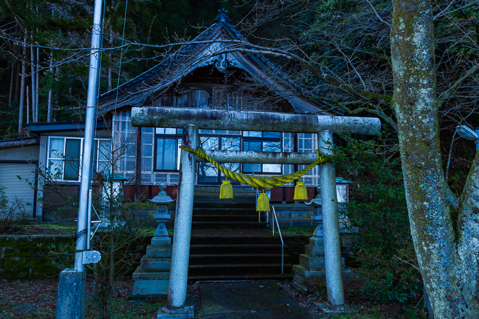 市振駅訪問前に白髭神社に参拝していく