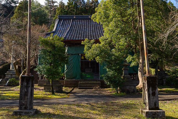 境集落を見下ろす高台に鎮座する境神社