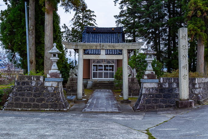 越中中村駅がある中村集落の神明社に参拝
