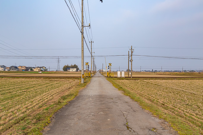 大永田駅跡と思われる付近では第一大永田踏切を撮影