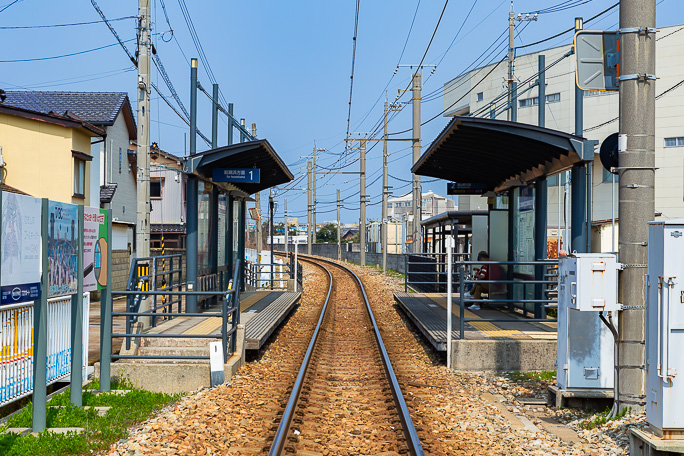 競輪場前駅にはそれらしきおっさんたちが列車を待っていた