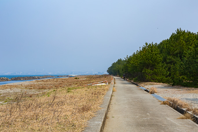 キャンプ場がある浜黒崎付近を野宿予定地としていたがいい場所がなく素通り