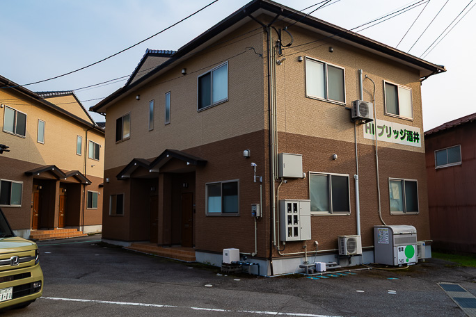 旧上市駅は市街地に吸収されているがこの新しいアパート群辺りが駅位置になりそうだ