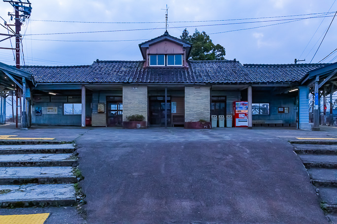 風格ある旧待合室だが残念ながら閉鎖されている