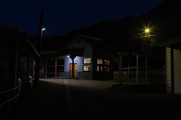 夜の有峰口駅にも足を伸ばしてみた