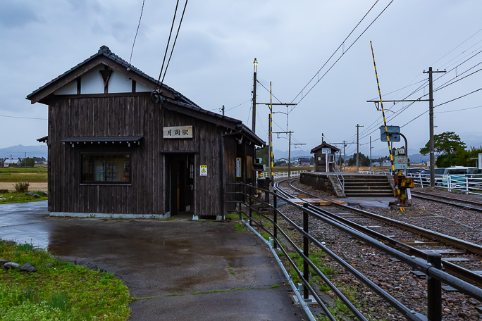 私鉄の無人駅らしい構造が好ましい月岡駅