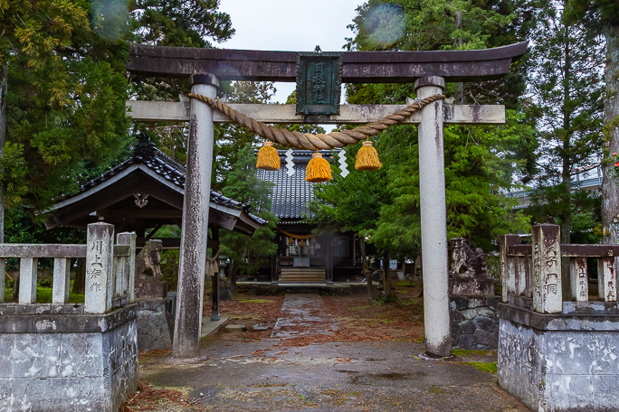 布市駅に隣接する日枝神社に参拝