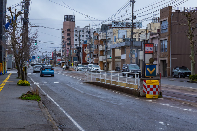 南富山駅の直前にある大町停留場
