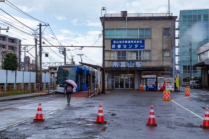 南富山駅前停留場に到着して市内軌道線本線の「ちゃり鉄」を終了