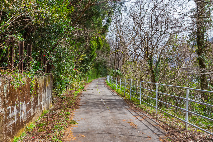 この先、笹津までの短い区間に廃線跡を転用した自転車・歩行者専用道が続く