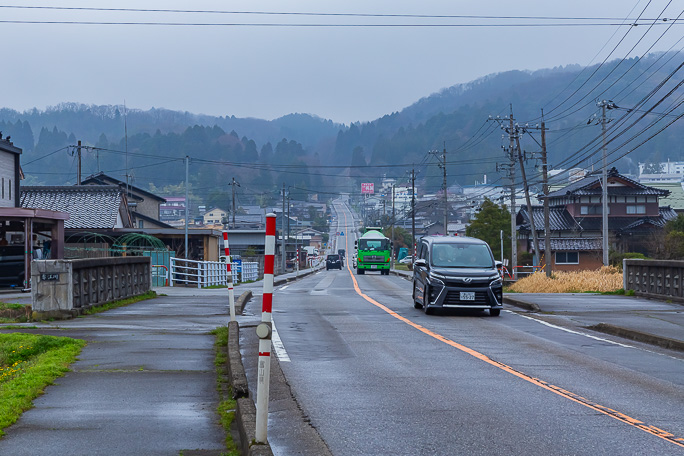 千里付近からは丘陵越えに差し掛かる