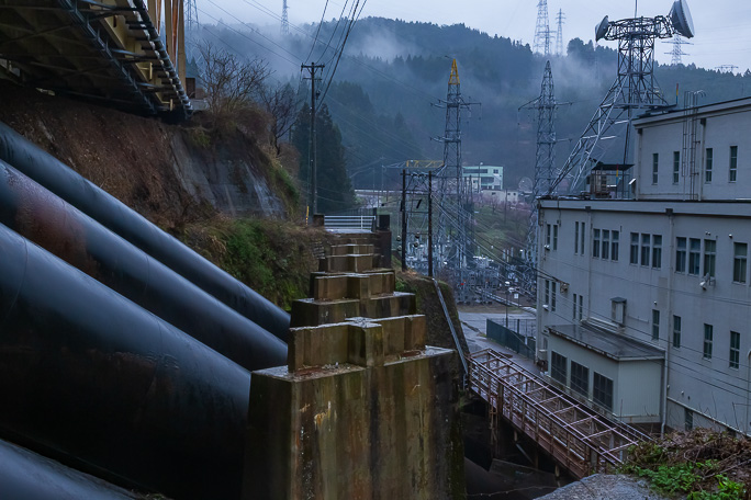 小牧発電所付近の廃線跡橋梁部分は撤去されていて通行できなかった