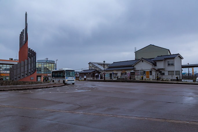 加越線の第一期線起点となった福野駅