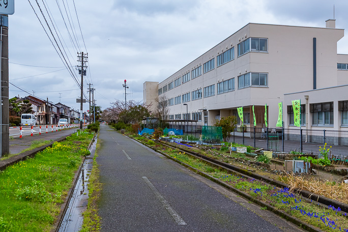 今もある射北中学校に面していた射北中学校前駅跡付近