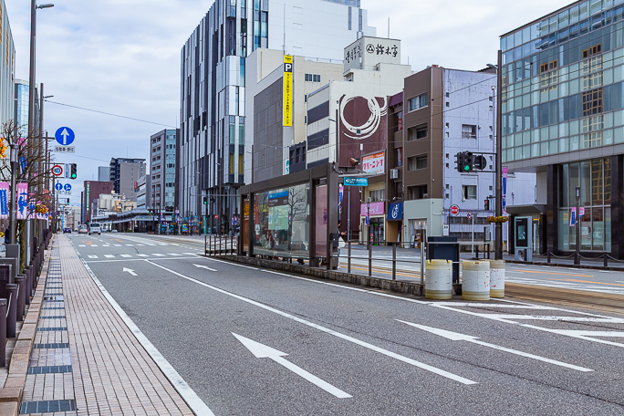 グランドプラザ入り口に面したグランドプラザ前停留場