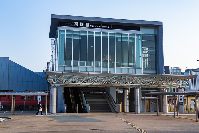 高岡駅に到着してJR城端線の「ちゃり鉄」に出発