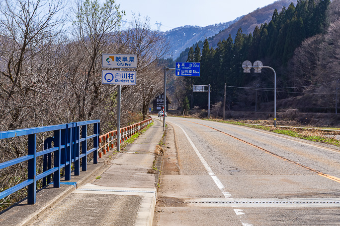 境川方面に向かうであい橋を越えた先の火の川原橋で岐阜県に入る