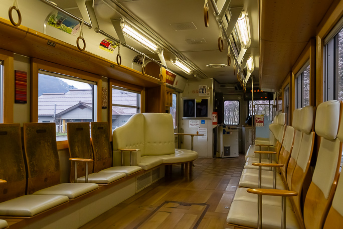 この日の車両は観光仕様の「ながら」であった
