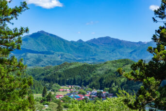 会津・水抜集落付近から望む高倉山と那須連峰(福島県:2026年5月)