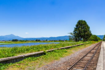JR只見線・会津高田駅から望む磐梯山(福島県:2026年5月)
