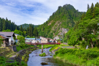 会津・滝谷集落から望む巖谷山（福島県：2026年5月）