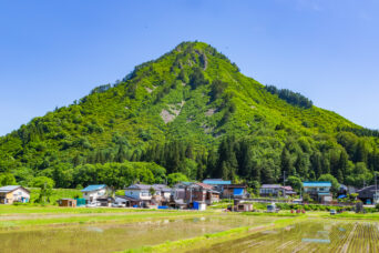 JR只見線・会津蒲生駅付近から蒲生岳（福島県：2026年6月）
