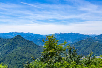 会津・只見・蒲生岳から望む毛猛山・猿倉山と会津朝日岳・柴倉山（福島県：2026年6月）