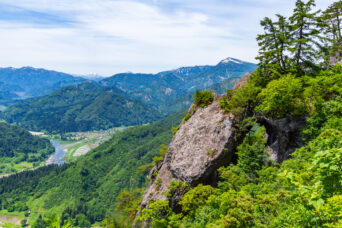 会津・只見・蒲生岳から望む浅草岳・毛猛山と只見川（福島県：2026年6月）