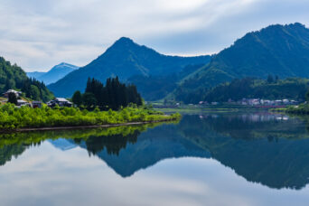 JR只見線・会津大塩～会津塩沢間・只見川・十島集落と蒲生岳・浅草岳（福島県：2026年6月）