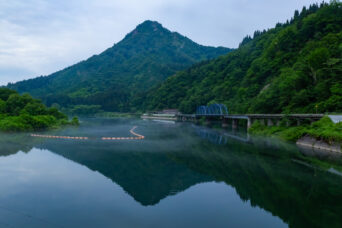 JR只見線・会津塩沢~会津蒲生間・只見川と第八只見川橋梁・蒲生岳(福島県:2026年6月)