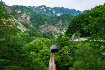 JR只見線・田子倉駅跡付近から望む只見湖と鬼が面山(福島県:2026年6月)