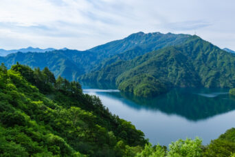 会津・只見・国道252号六十里越から望む只見湖と横山(福島県:2026年6月)