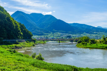 JR飯山線・蓮駅付近・千曲川と古牧橋(長野県:2026年6月)