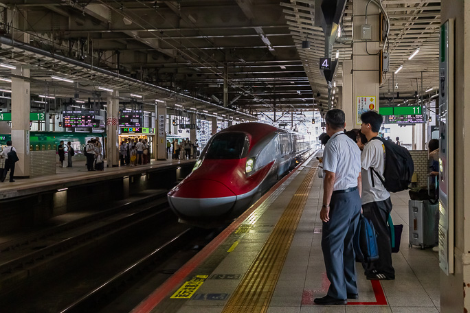 仙台駅からは東北・北海道新幹線の「はやぶさ」で一気に木古内駅に向かう