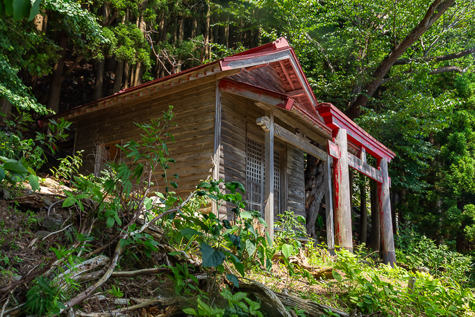 浦和集落裏の山腹に鎮座する稲荷神社にも参拝
