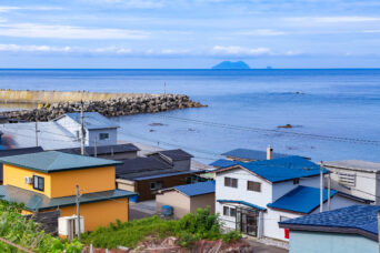 道南・松前・清部付近から望む渡島小島（北海道：2026年7月）