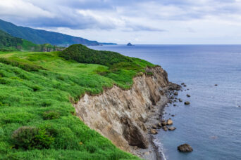 道南・奥尻島・湯浜・北追岬から望む無縁島(北海道:2026年7月)